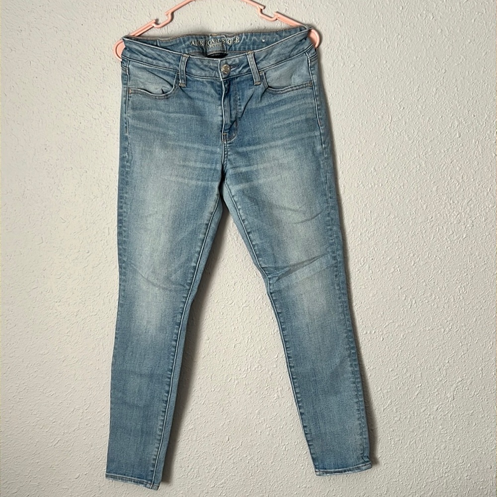 Light wash skinny jeans